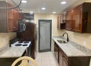 Building Photo - 4727 Myrtle Ln