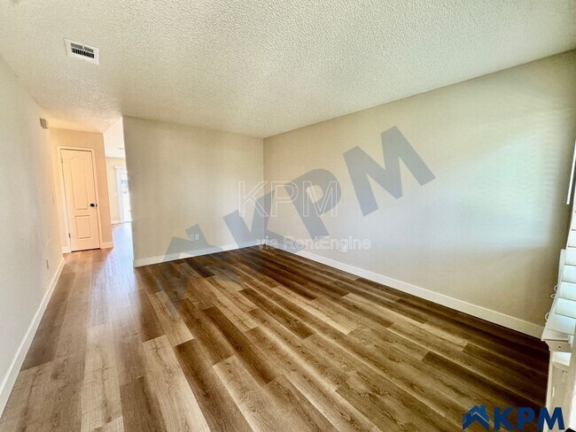 Foto del edificio - 7355 Kelley Dr