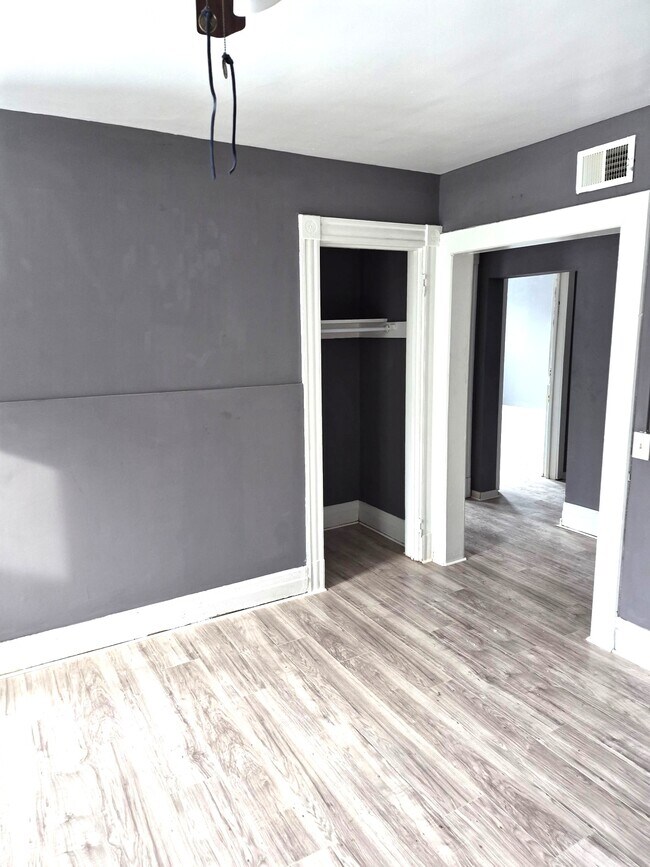 Foto del edificio - 223 W 16th St