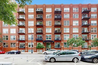 Building Photo - 420 S Clinton St