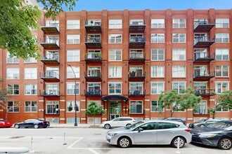Building Photo - 420 S Clinton St