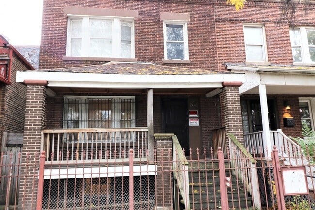 Building Photo - 744 S Kostner Ave
