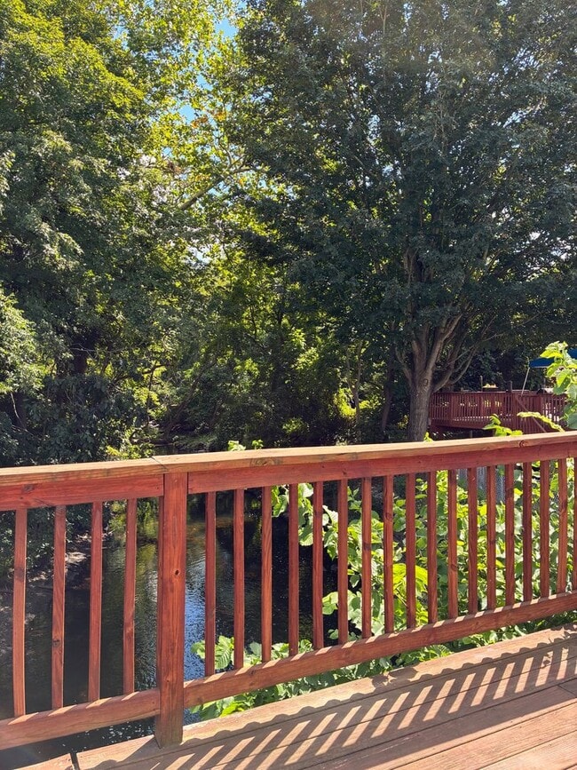 Building Photo - 1 bed 1 bath overlooking Quinebaug River