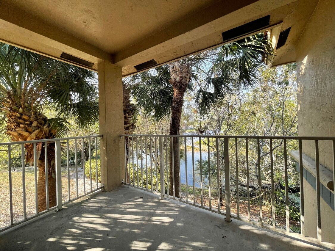 Foto principal - 1165 Golden Lakes Blvd