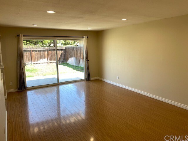 Foto del edificio - 1301 N Sacramento St