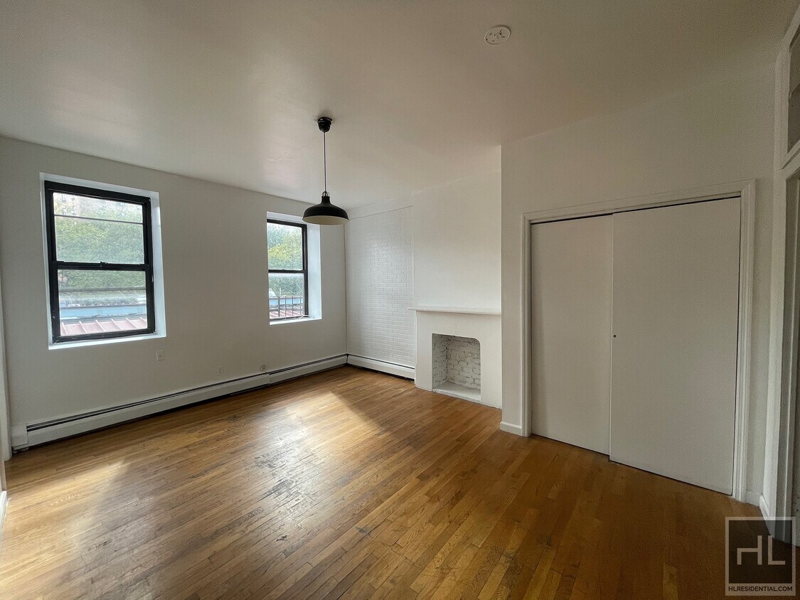 Primary Photo - Williamsburg 1 Bedroom on Broadway
