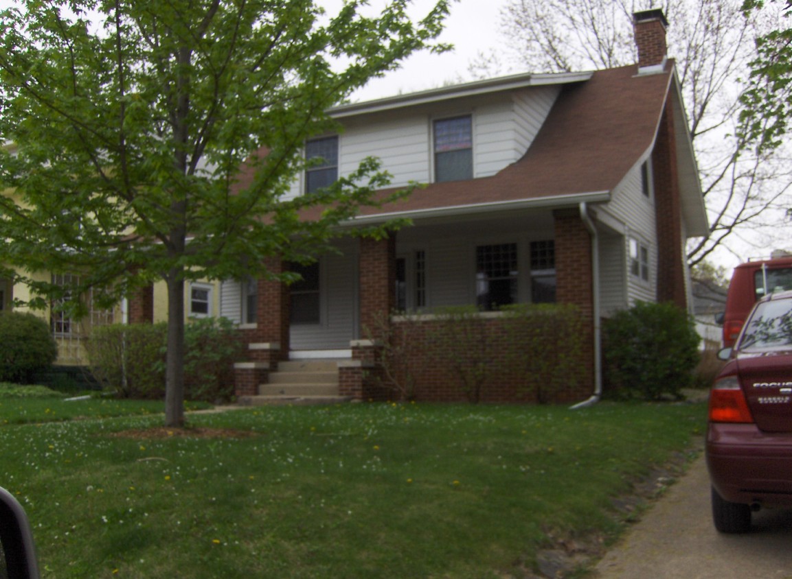 Charming Front Porch - 912 N Rebecca Pl