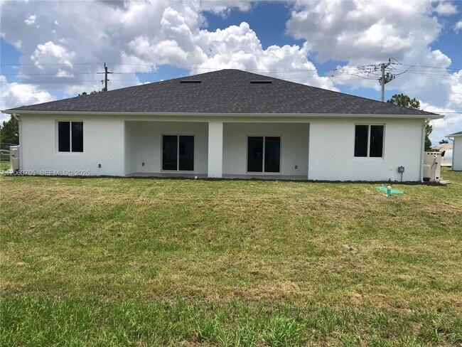 Building Photo - 4572 Golfview Blvd