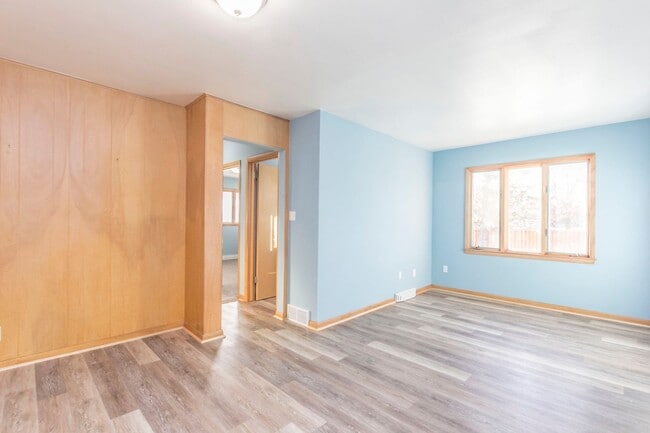 Building Photo - Spacious 3 Bedroom 1 Bathroom