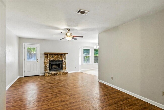 Building Photo - 3232 Riddle Dr