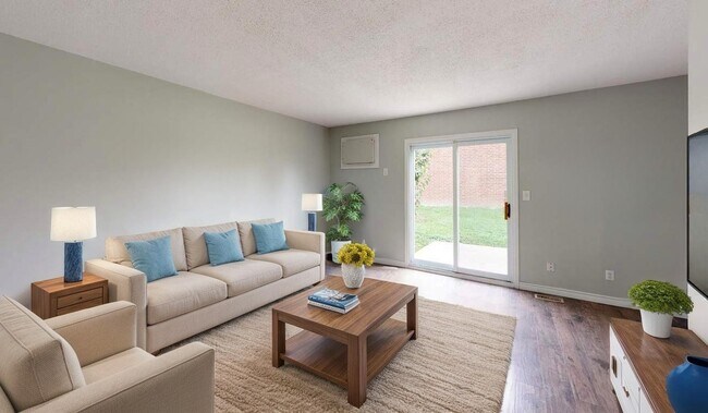 Photo du bâtiment - East Park Square Townhomes