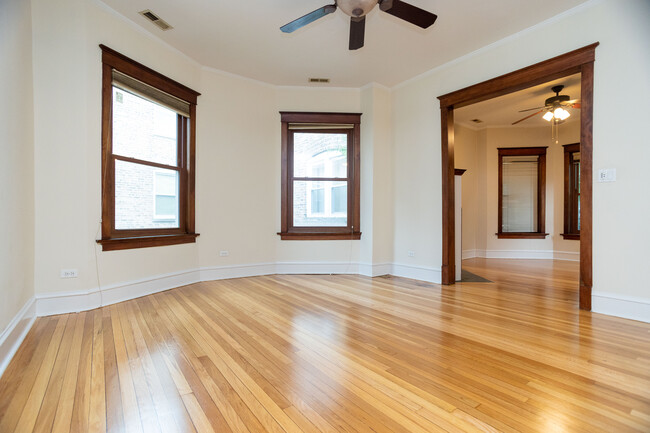 Building Photo - 1432 W Cullom Ave