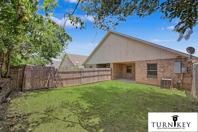 Building Photo - 3124-3126 Cherry Ln