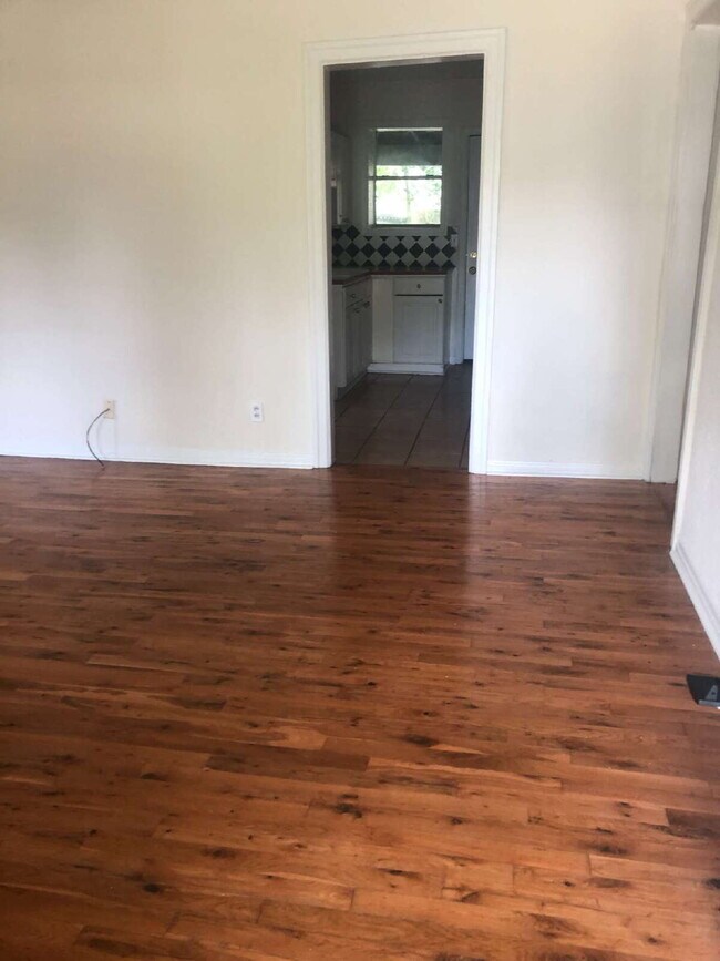 Building Photo - AVAILABLE MID-JUNE:  Charming 2-Bedroom Ho...