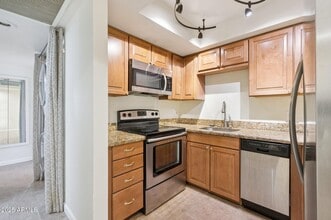 Building Photo - 17 E Ruth Ave