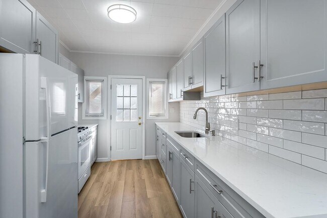 Foto del edificio - 582 Broadway