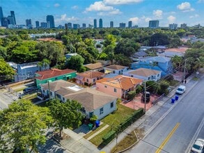 Building Photo - 1050 SW 9th St