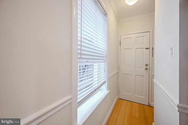 Building Photo - 909 O St NW