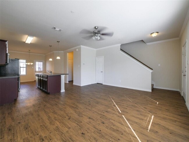 Building Photo - 5505 Dolores Pl