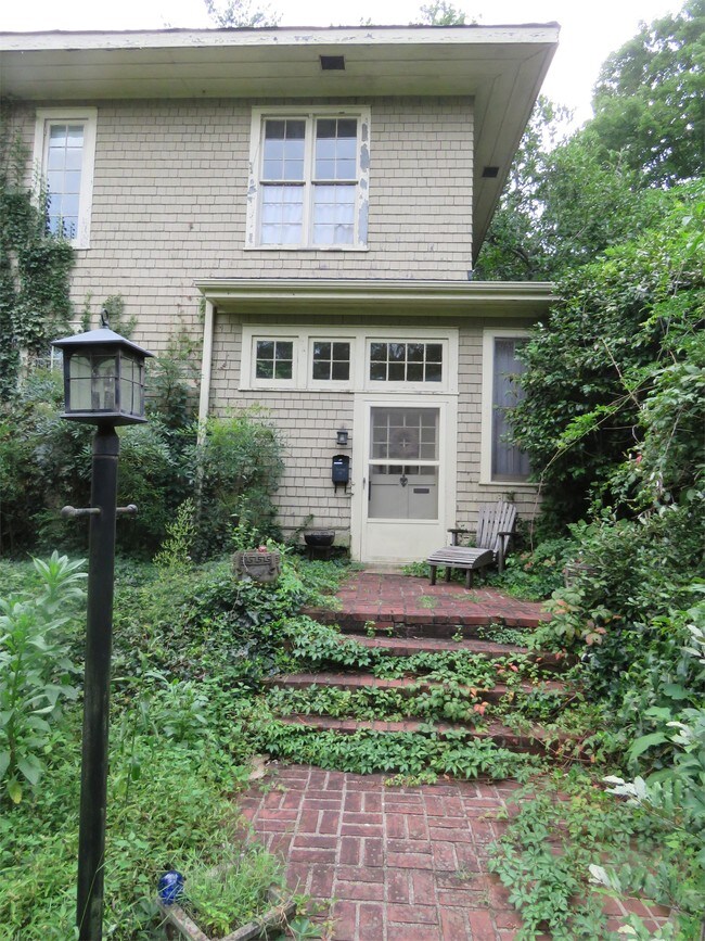 Building Photo - 14 Clarendon Ave