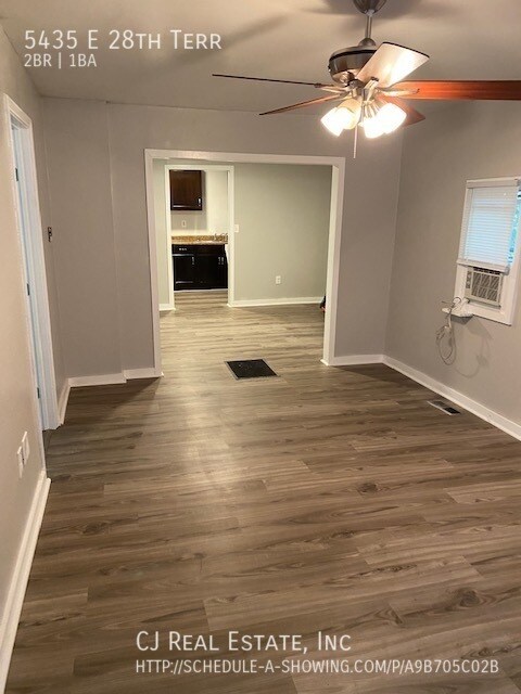 Foto del edificio - 5435 E 28th Terrace