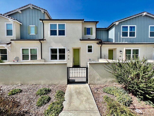 Building Photo - Beautiful Upgraded 3-Bedroom Townhouse in ...