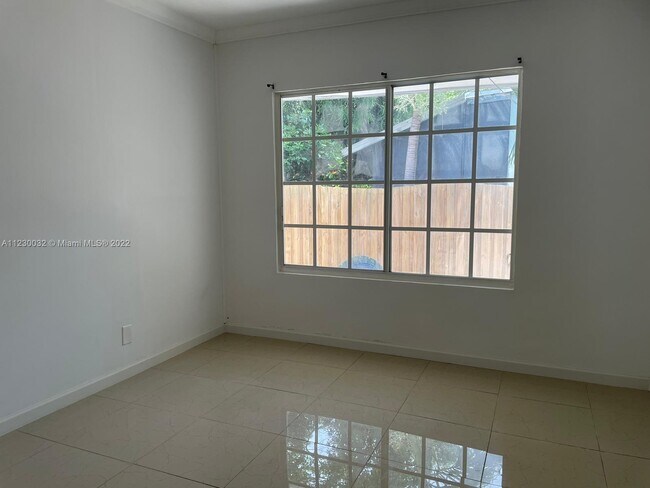 Foto del edificio - 132 SW 2nd Ave