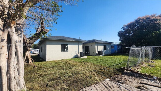 Foto del edificio - 8048 NW 14th Ct