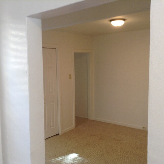 Building Photo - 641 Magnolia Ave