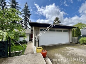 Building Photo - 4935 SW 19th Dr