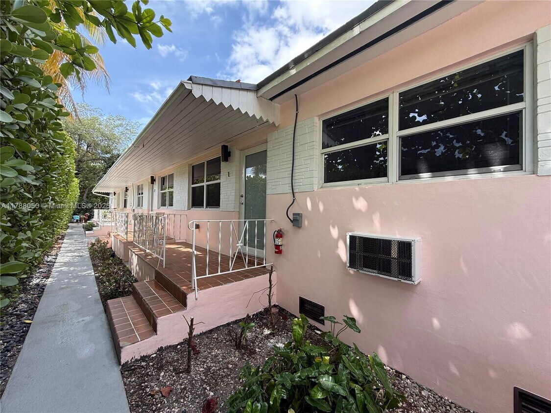 Foto principal - 424 NE 64th St
