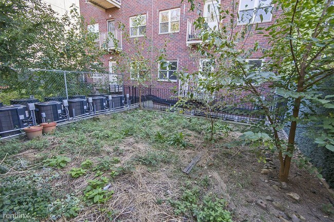 Building Photo - 263 Evergreen Ave