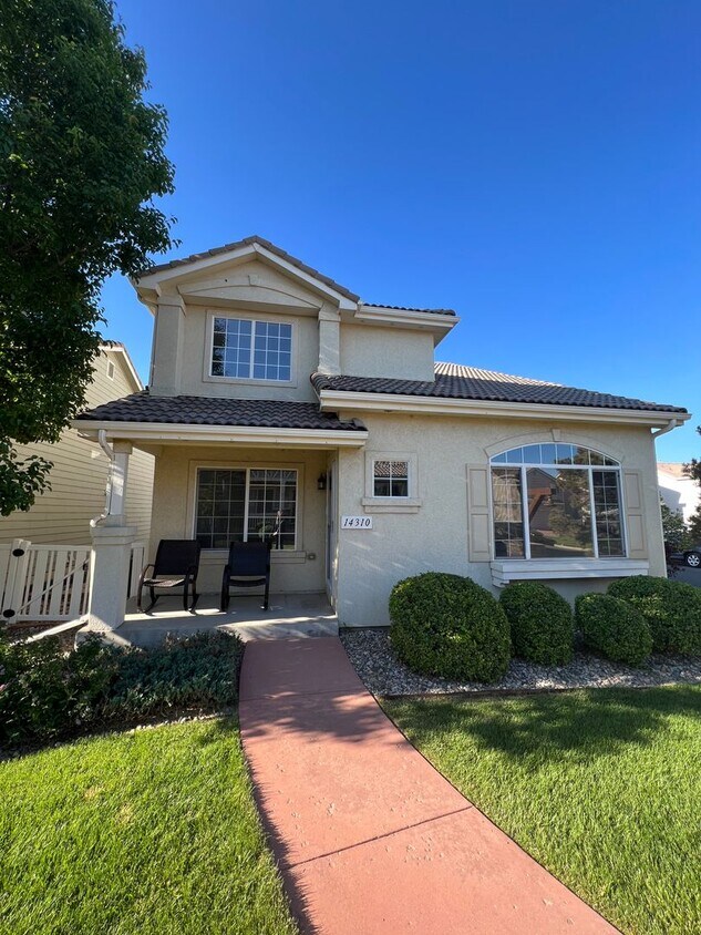 Primary Photo - Spacious 3 BD/ 3.5 BA Craftsman Home in Br...
