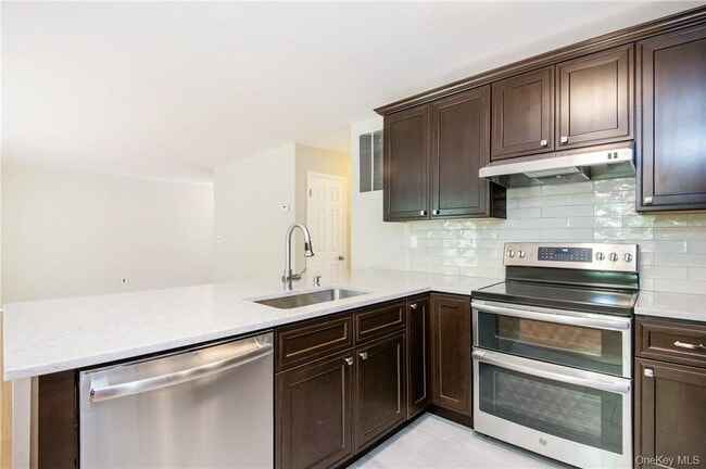 Building Photo - 96 Molly Pitcher Ln