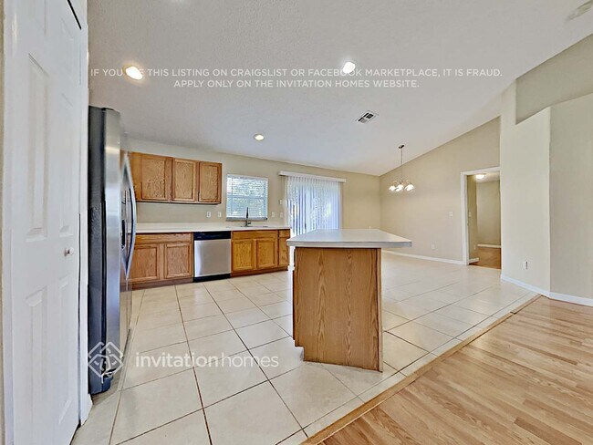 Foto del edificio - 1047 Lakeview Oaks Dr