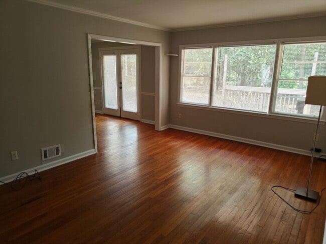 Building Photo - 2644 Pineland Ave