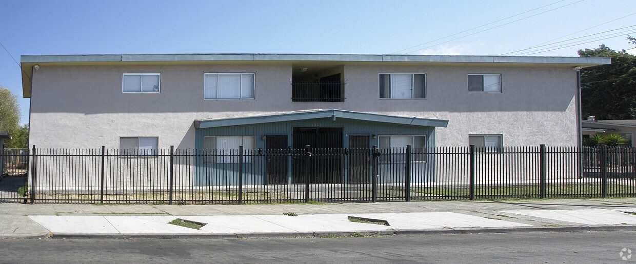 Building Photo - 8330 Birch St