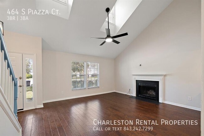 Building Photo - 464 S Piazza Ct