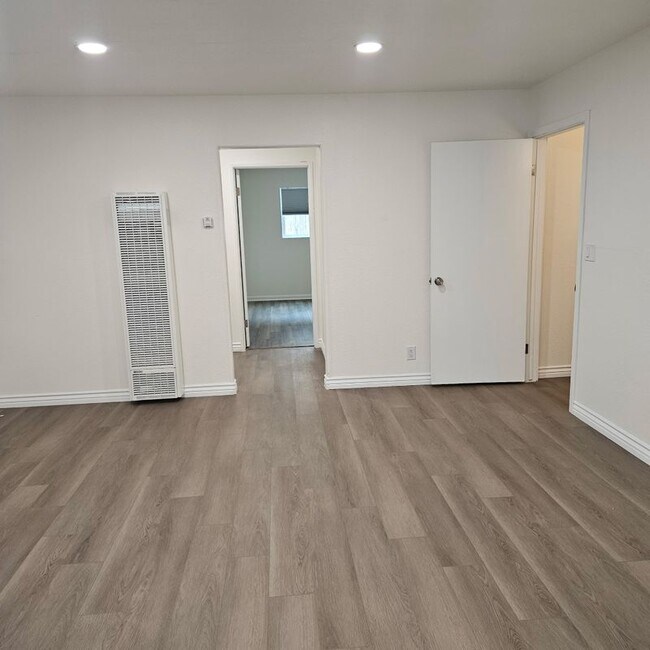 Foto del edificio - 1051 Springfield St