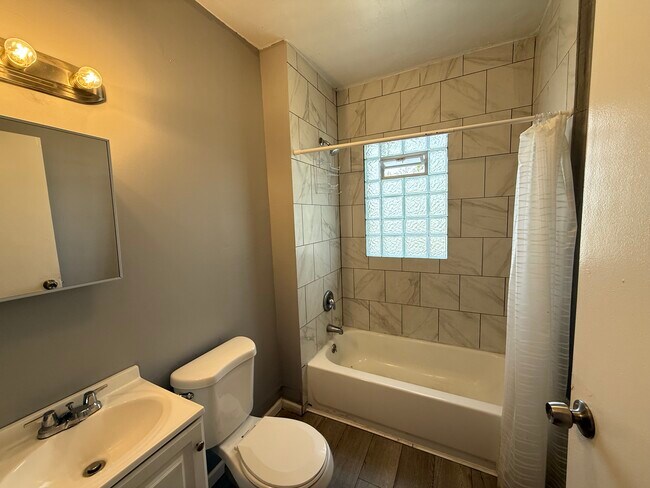 Photo - 2748 Harris Ave Apartment