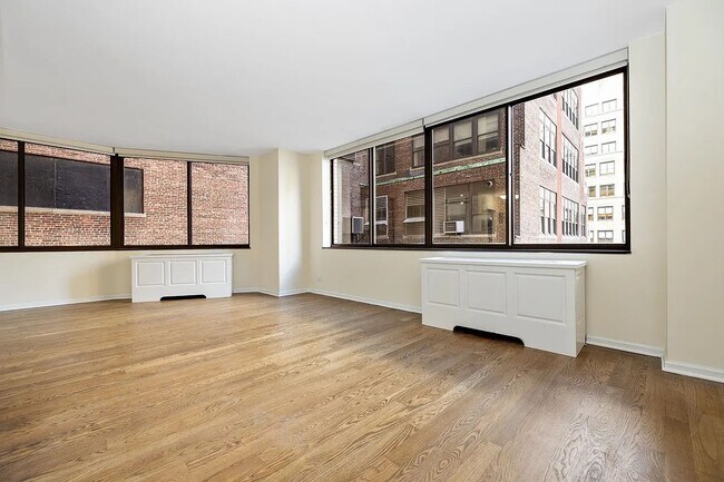 Building Photo - 245 E 44th St