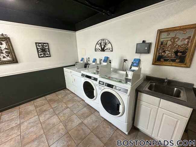 Building Photo - 64 Hemenway St