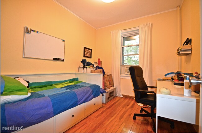 Foto del edificio - 119 Winthrop Rd