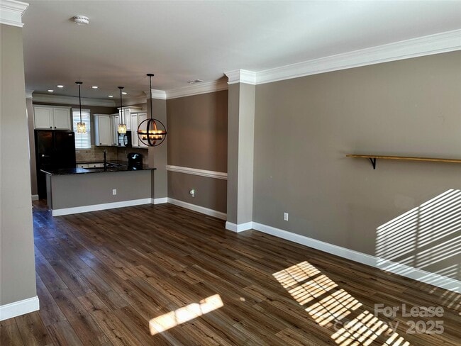 Foto del edificio - 15808 Sharon Dale Dr