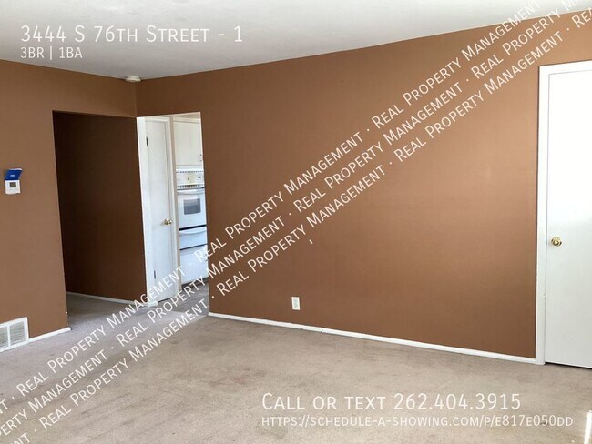 Foto del edificio - Large Three bedroom lower apartment