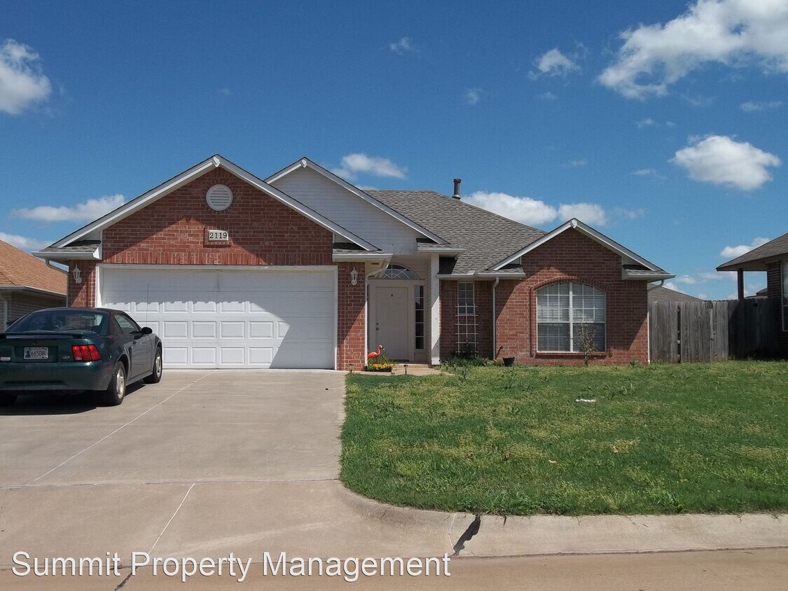 Foto principal - 3 br, 2 bath House - 2119 N. Manning