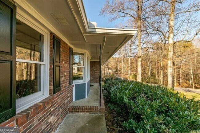 Foto del edificio - 2805 Pine Hill Dr