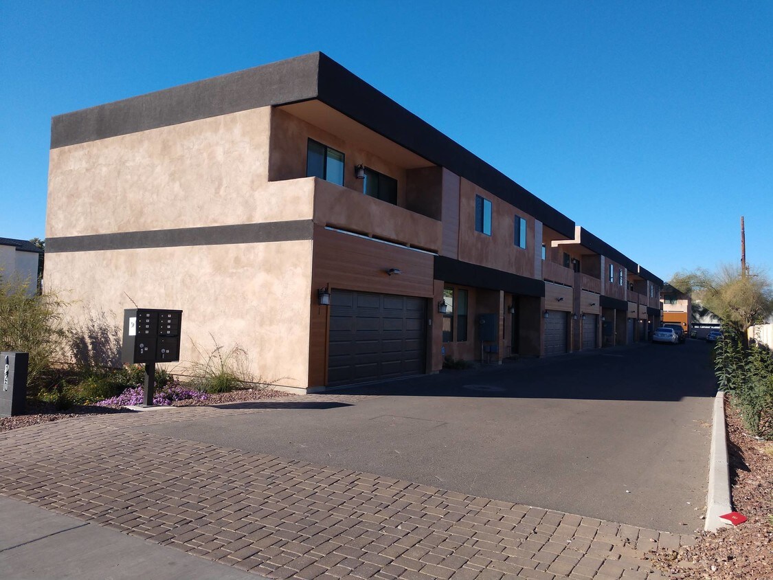 Building Photo - 3120 N 37th St