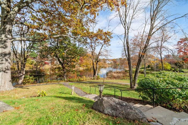 Building Photo - 21 Heritage Vlg