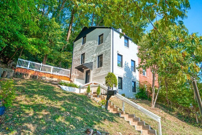 Foto del edificio - 3731 S Kemper Rd